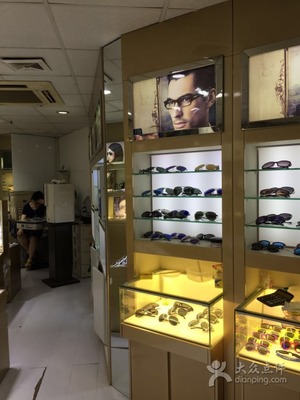 新視界眼鏡店（百聯徐匯店） 科技感與專業驗光，定義滬上配鏡新體驗